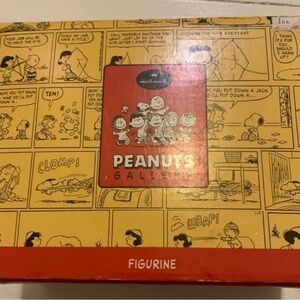 Hallmark Peanuts Snoopy Jolly Holidays Figurine